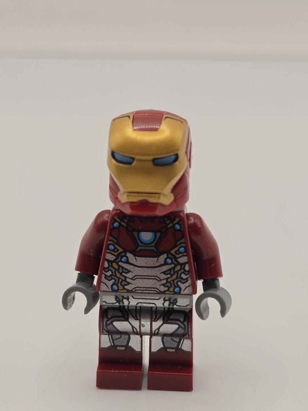 LEGO MARVEL SUPER HEROES Iron Man Mark 47 Armor Minifigure 76083 sh405 b16